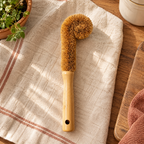 Curl Bottle Brush detail: The actual curled brown fibres of Curl