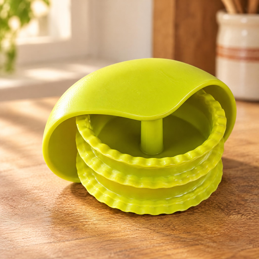 Ruffle Three-Wheel Pastry Cutter: the attached wheel construction