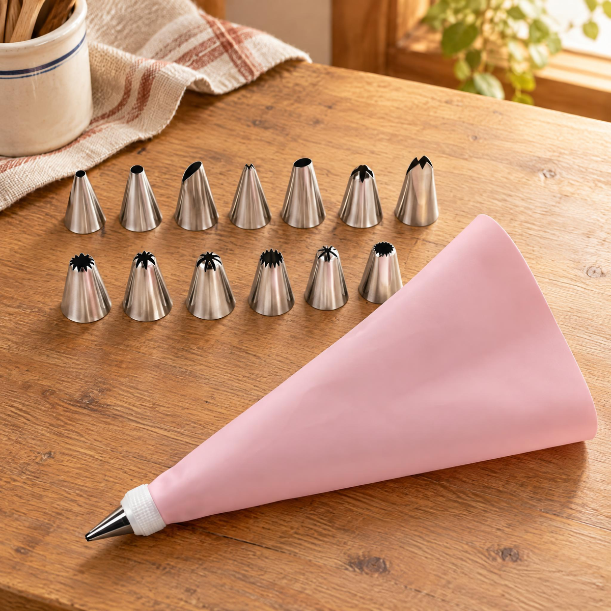 Swirl Pink Piping Kit: varied nozzle openings and one coupler